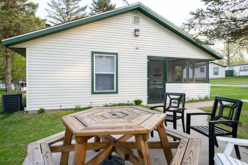 Goshorn Lake Resort cottage 20 exterior