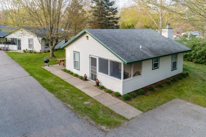 Goshorn Lake Resort cottage 21 exterior